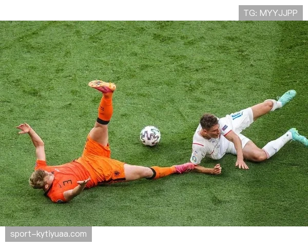 手臂位置判定：足球中手球判罚的关键标准解析